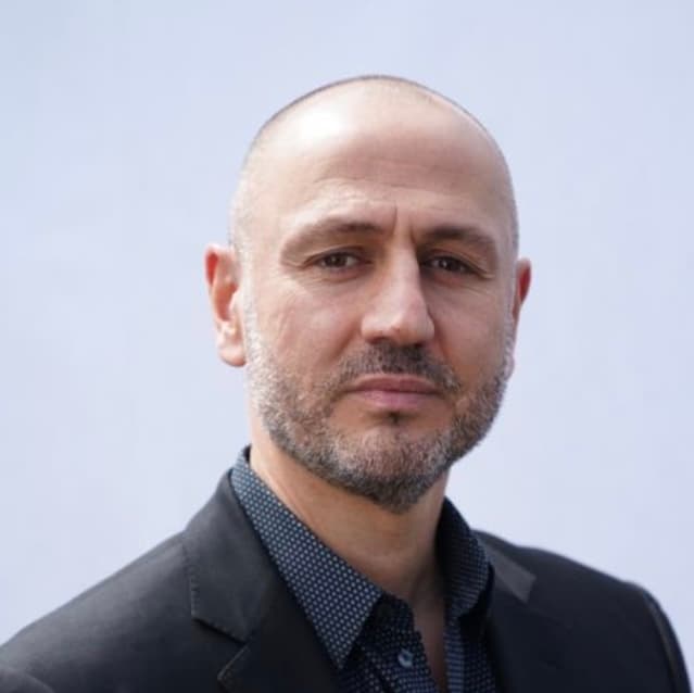 Dr. Mehrabian headshot